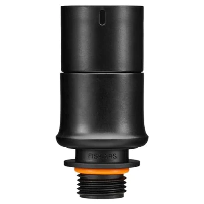 Abbildung von Fiskars Adapter Set für Präzisionsbewässerung, Zur Verbindung von Sprühpistolen( köpfen) mit Erdspieß Sprinklerbasen, Comfort, Schwarz/Orange, 1070579