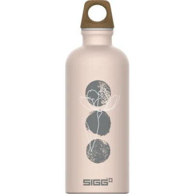 Abbildung von SIGG Traveller MyPlanet™ Journey Trinkflasche (0.6 L), klimaneutrale und auslaufsichere Trinkflasche, federleichte aus Aluminium, Made in Switzerland
