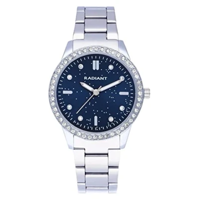 Abbildung von Radiant Universe Kollektion Analog Quarzuhr Armbanduhr für Frauen. Silbernes mit blauem Zifferblatt, silbernem Armband und glänzenden Steinen auf der Lünette. 3ATM.
