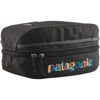 Abbildung von Patagonia black Hole Cube 6L unity tekst: ink