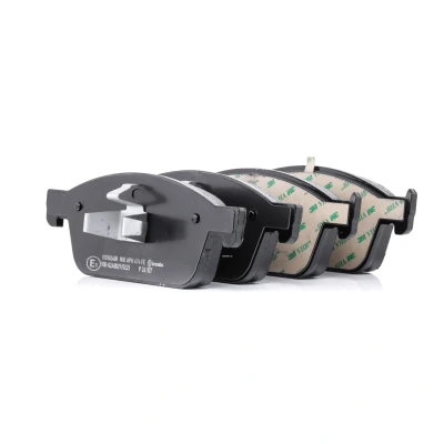 Abbildung von BREMBO P 24 157 Bremsbelagsatz exkl. Verschleißwarnkontakt mit Kolbenclip ohne Zubehör FORD: FOCUS 3 Stufenheck, Turnier, KUGA 2