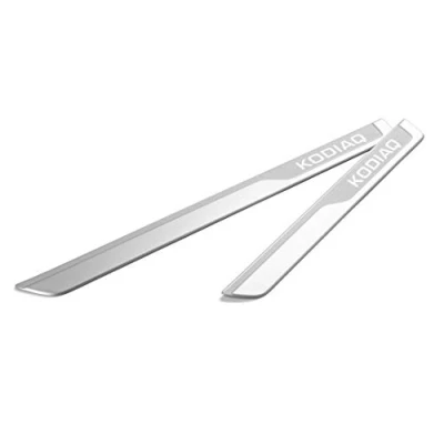 Abbildung von Skoda 565071303B Einstiegsleisten Set Aluminium 4x Leisten v+h mit KODIAQ Schriftzug