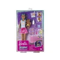 Abbildung von Barbie, die Babysitterin, bringt das Baby zum Schlafen + Puppe und Bohne HJY34