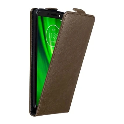 Abbildung von Cadorabo Hülle kompatibel mit Motorola Moto E5 / G6 Play Flip Design aus Premium Kunst Leder Klappbare Stoßfeste Magnetische Cover für Tasche in Braun