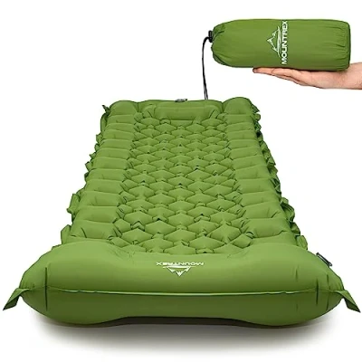 Abbildung von MOUNTREX Isomatte Outdoor, Camping Luftmatratze Ultraleicht &amp; Kleines Packmaß (700g) Aufblasbare Matratze, Schlafmatte mit Fußpumpe Faltbar Koppelbar (Grün)