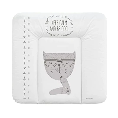Abbildung von Schnucky Wickelauflage weiche Baby Wickelunterlage, Wickeltischauflage, wasserdicht und abwaschbar, für Wickeltisch/Wickelkommode geeignet. [75 x 72 cm, Hipster]