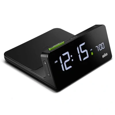 Abbildung von Braun Digitaler Wecker mit VA LCD Display, kabelloses 10W Qi Schnellladepad, automatische Einstellung der Hintergrundbeleuchtung, Schnellschaltung, Pieptonwecker in Schwarz, Modell BC21B.