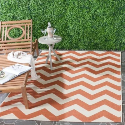 Abbildung von SAFAVIEH Geometrisch Teppich für Wohnzimmer, Esszimmer, Schlafzimmer Courtyard Collection, Kurzer Flor, Terrakotta und Beige, 122 X 170 cm