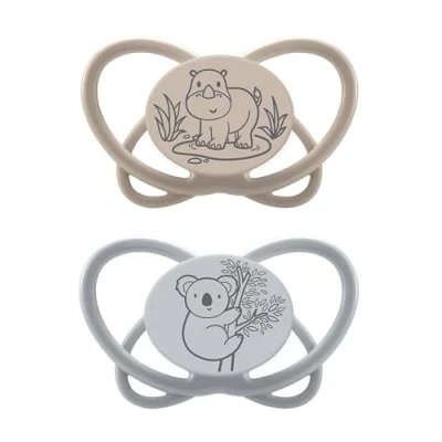 Abbildung von NIP Butterfly: Haut &amp; zahnfreundlicher Schnuller, flacher Sauger, weich flexibel, Scheibe extra leicht luftdurchlässig, BPA frei, nachhaltig, mit Box, 0 6 Monate, Braun/Grau