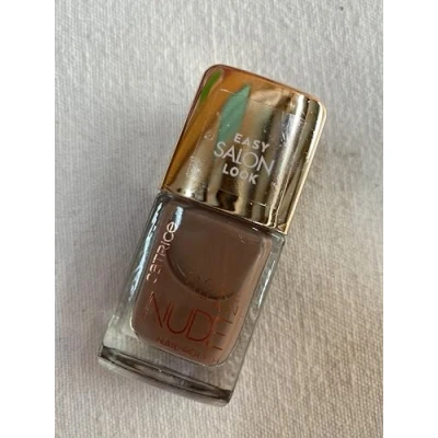 Abbildung von Catrice More Than Nude Nail Polish, Nailpolish, Nagellack, Nr. 18 Toffee To Go, braun, langanhaltend, glänzend, transluzent, ohne Aceton, vegan, Mikroplastik Partikel frei (10,5ml)