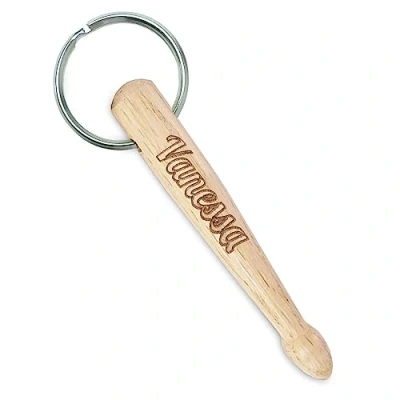 Abbildung von keepdrum personalisierter Schlüsselanhänger Mini Drumsticks mit Wunsch Gravur