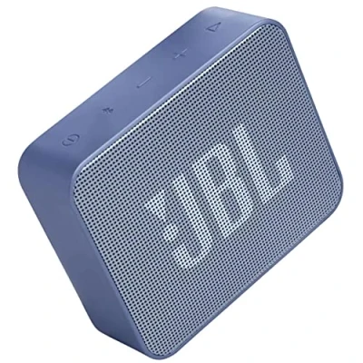 Abbildung von JBL GO Essential kleine Bluetooth Box in Blau Wasserdichter, tragbarer Lautsprecher für unterwegs Bis zu 5h Wiedergabezeit mit nur einer Akkuladung
