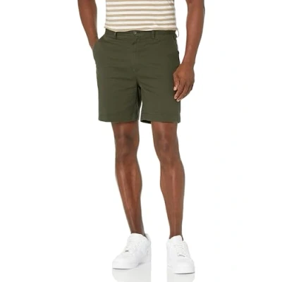 Abbildung von Amazon Essentials Herren Shorts, Klassischer Schnitt, 18 cm, Olivgrün, 33W