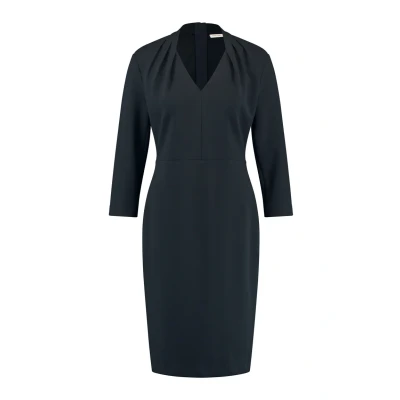 Abbildung von Gerry Weber Damen Elegantes Kleid mit drapiertem Ausschnitt 3/4 Arm, geschlitzt unifarben knieumspielend Navy 42