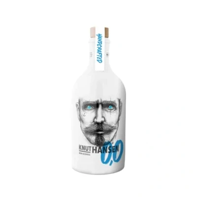 Abbildung von KNUT HANSEN 0,0 Alkoholfrei Zuckerfrei und mit regionalen Zutaten Handcrafted nach nordischer Art in eigener Manufaktur Abgefüllt nachhaltiger Keramikflasche 500ml
