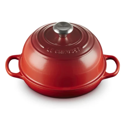 Abbildung von Le Creuset Signature Gusseisen Brot Bräter, 24cm, Kirschrot, 21301240600430