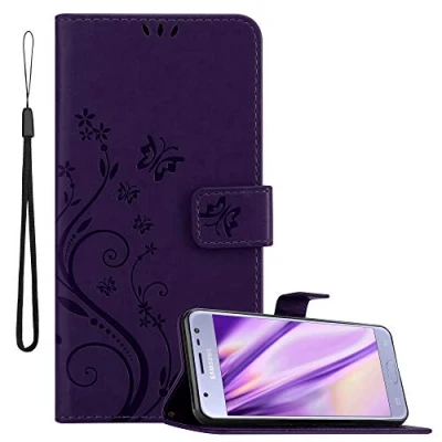 Abbildung von Cadorabo Hülle kompatibel mit Samsung Galaxy J3 2017 Blumen Design aus Kunst Leder Flip Klappbare Stoßfeste Magnetische [Standfunktion] [Kartenfächern] Cover für Tasche in Lila