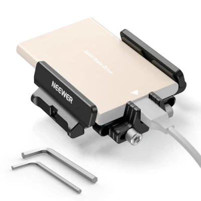 Abbildung von NEEWER Halterung SSD Aluminium, mit Cold Shoe, Kabelklemme, 1,6&quot; 2,6&quot;/40mm 65mm, kompatibel Samsung T5 T7 SanDisk, SmallRig Cage für BMPCC 4K 6K Sigma FP, UA035