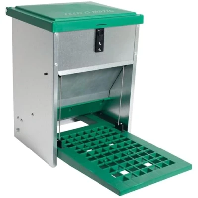 Abbildung von Futterautomat Feedomatic 5kg mit Trittplatte für Futter, Geflügel Futterautomat, Hühnertrog, Futtertrog