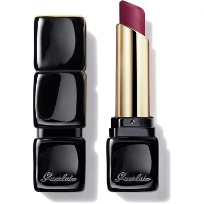 Abbildung von Guerlain Kisskiss Tender Matte Lippenstift 880 Caress plum 2,8 g