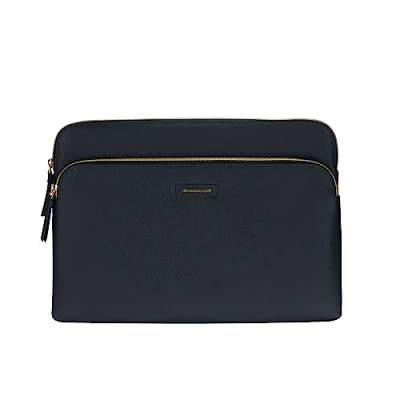 Abbildung von dbramante1928 Apple MacBook Pro 14 Zoll (2021) ﻿Paris+ Sleeve Laptop Hülle Echtes Leder Pacific