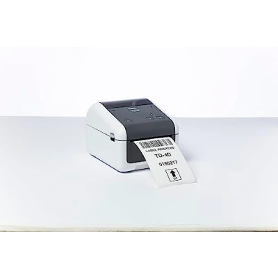 Abbildung von Brother TD 4210D Etikettendrucker, mit 203dpi und 127 mm/Sek. Druckgeschwindigkeit. 104 mm Druckbreite, USB Serielle Schnittstelle