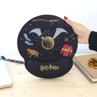 Abbildung von WONDEE Harry Potter Ergonomisches Mauspad mit dem Design Goldener Schnatz, Nimbus 2000 und mehr Geschenke, Gel rutschfestem Handgelenkauflage, Mouse Pad