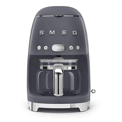 Abbildung von Smeg Filterkaffeemaschine DCF02GREU, 1,4l Kaffeekanne, Papierfilter, Permanentfilter 1x4