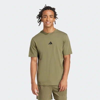 Abbildung von adidas Sportswear Tshirt basic, Herren, Größe: Medium, Aurora ruby/white