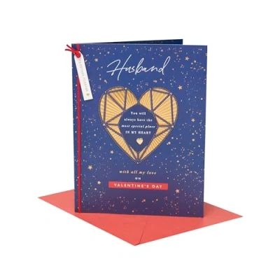 Abbildung von UK Greetings Valentinstagskarte für Ehemann aufwendiges goldenes Herz