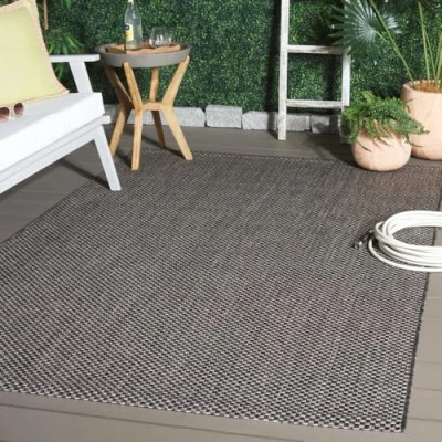 Abbildung von SAFAVIEH Zeitgenössische Teppich für Wohnzimmer, Esszimmer, Schlafzimmer Courtyard Collection, Kurzer Flor, Schwarz und Beige, 122 X 170 cm