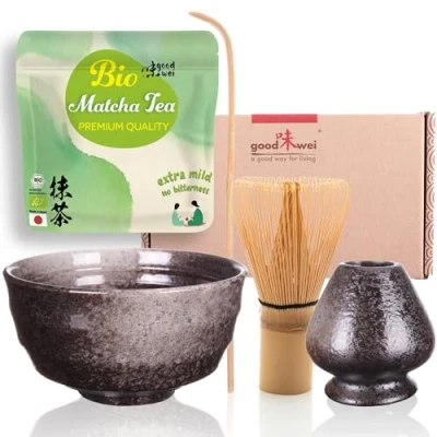 Abbildung von Goodwei Matcha Set mit Besen, Schale, Besenhalter aus Keramik und BIO Tee Japan Geschenkset (Goma)