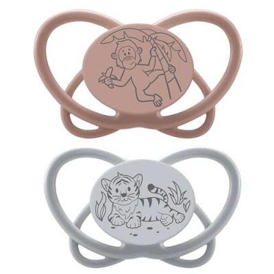 Abbildung von NIP Butterfly: Haut &amp; zahnfreundlicher Schnuller, flacher Sauger, weich flexibel, Scheibe extra leicht luftdurchlässig, BPA frei, nachhaltig, mit Box, 16 32 Monate, Beige/Grau