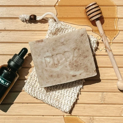 Abbildung von PIPPA Honing &amp; Propolis shampoobar met zakje