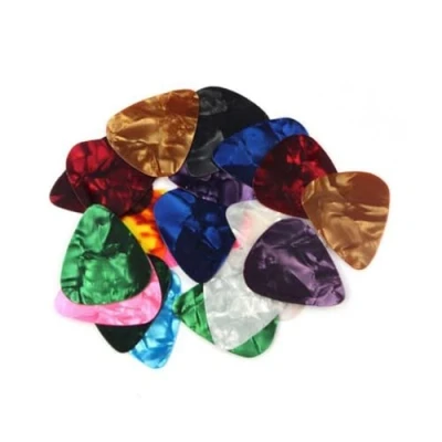 Abbildung von Musiclily 0,7mm Medium Gauge Guitar Picks Kunststoff Plektrum Plektren für Gitarre und Bass,Zufällige Farbe (20 Stück)