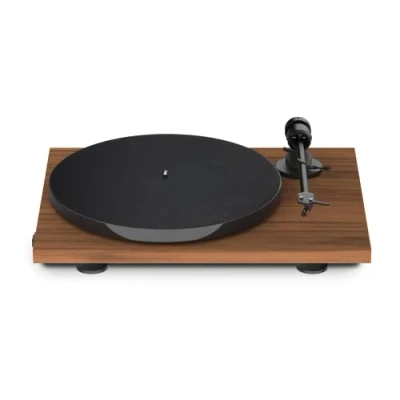 Abbildung von Pro Ject E1 BT, Plug &amp; Play Einsteiger Plattenspieler mit MM Tonabnehmersystem, BT Sender, schaltbarer Phono Vorstufe und elektronischer Geschwindigkeitsänderung (AT3600L, Walnuss)
