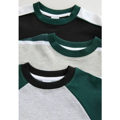 Abbildung von Next Regular FIT 3 PACK Set Nachtwäsche für Kinder, Größe: 116, Black green