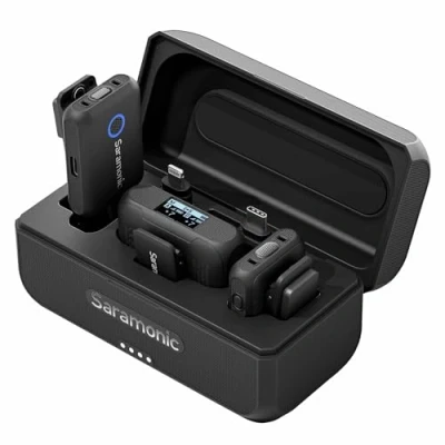 Abbildung von Saramonic Blink 500 B2+ Kabelloses Mikrofonsystem für 2 Personen mit Gerätehalterung, Empfänger, 3,5 mm, USB C und Lightning Ausgänge, Ladehülle, Geräuschunterdrückung magnetische Montage