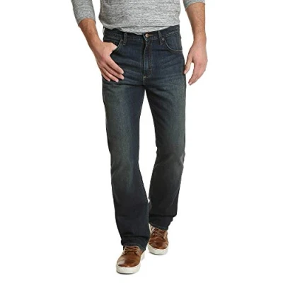 Abbildung von Wrangler Authentics Herren Relaxed Fit Boot Cut Jeans, Dirt Road, 31W / 32L