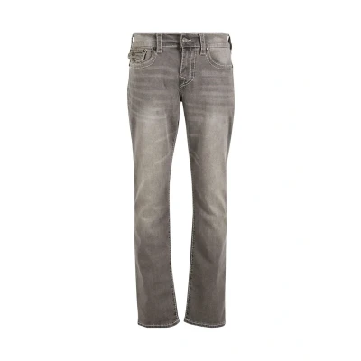 Abbildung von True Religion Herren Ricky Big T Straight Flap Jeans, Kreidegrau, 49