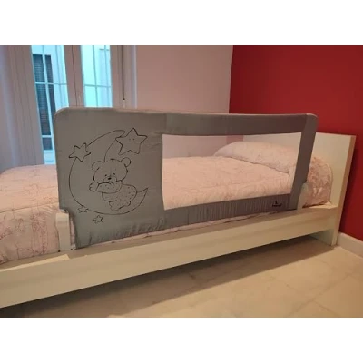 Abbildung von Babybettgitter 150 x 66 cm Modell Bär und Mond Grau Sicherheitsgitter SGS Qualitätssiegel
