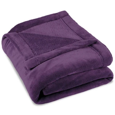 Abbildung von Wohndecke Montreal Kuscheldecke Tagesdecke Fleece Decke 150x200cm lila, CelinaTex, allergikergeeignet,bügelfrei,dezenter Glanz,kuschelweich,mollig warm