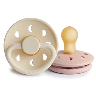 Abbildung von FRIGG Moon Phase Schnuller 2 Packung Latex BPA Frei Hergestellt in Dänemark Symmetrischer Sauger Kirschform (Blush/Cream, Größe 1 (0 6 Monate))