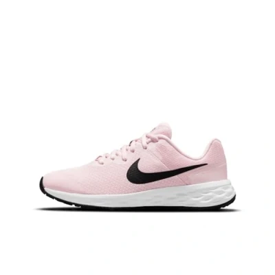 Abbildung von NIKE Performance Revolution 6 (GS) Laufschuh Neutral für Kinder, Größe: 38, Pink foam/black Schuhe