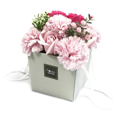 Abbildung von Ancient Wisdom Seifenblumenstrauß rosa Rose und Nelke