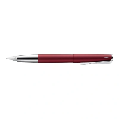 Abbildung von Lamy studio royalred Füller universeller Füllfederhalter in elegantem Gehäuse aus Ganzmetall mit propellerförmigem Clip &amp; Stahlfeder Strichbreite F inkl. Tintenpatrone T 10 blau