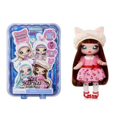 Abbildung von Na! SurpriseSweetest Sweets Katie Kitten 19 cm Weiche Modepuppe Bewegliche Puppe im Kätzchen Look, Schuhen und Bürste Mystery Verpackung, Konfetti Überraschung für Kinder ab 5 Jahren