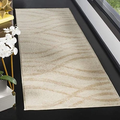 Abbildung von SAFAVIEH Distressed Teppich für Wohnzimmer, Esszimmer, Schlafzimmer Adirondack Collection, Kurzer Flor, Silber und Elfenbein, 76 X 244 cm