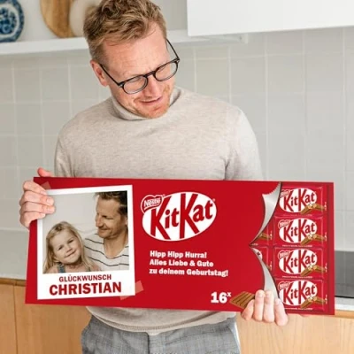 Abbildung von KitKat Riegel personalisiert mit Namen und Botschaft Personalisiertes Schokoladengeschenk (Giant KitKat)