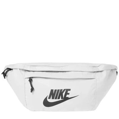 Abbildung von Nike 2018 Gürteltasche, 15 cm, Mehrfarbig (Light Bone/Negro)